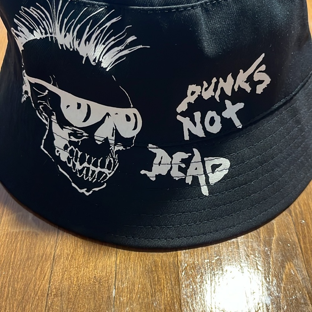 Ed Hardy Skull Reversible Bucket Hat Y2K Punk Tattoo Graphic NWT